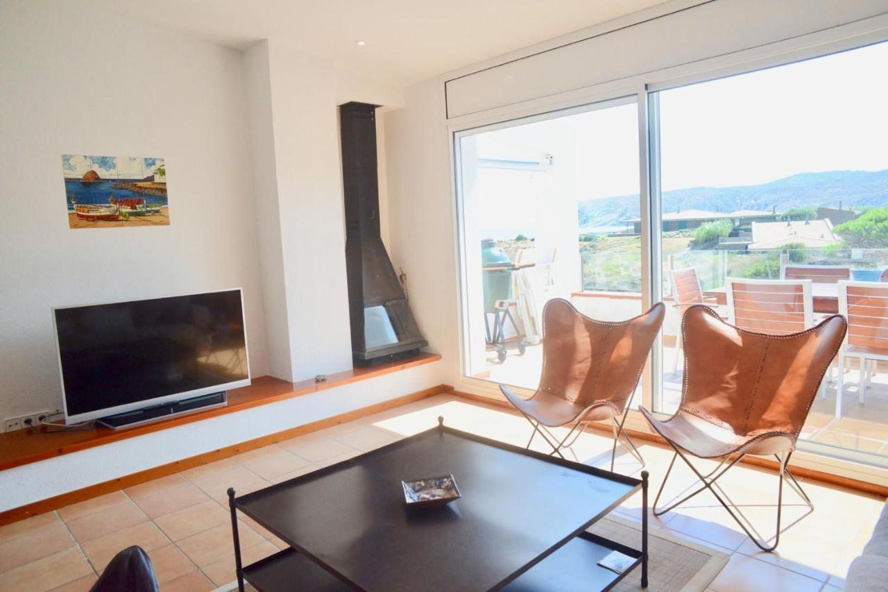 Beachfront Duplex With Terrace And Sea Views - Cadaques Exterior photo
