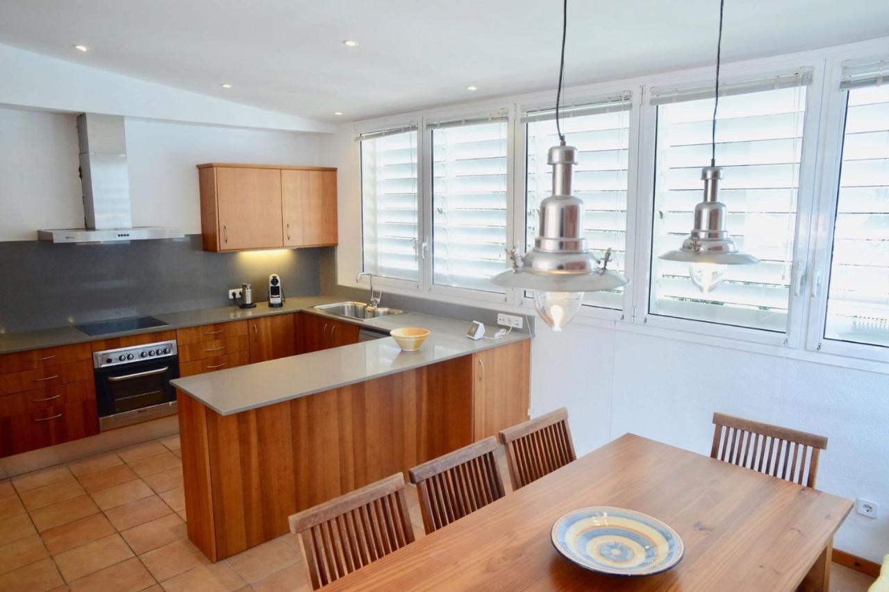 Beachfront Duplex With Terrace And Sea Views - Cadaques Exterior photo