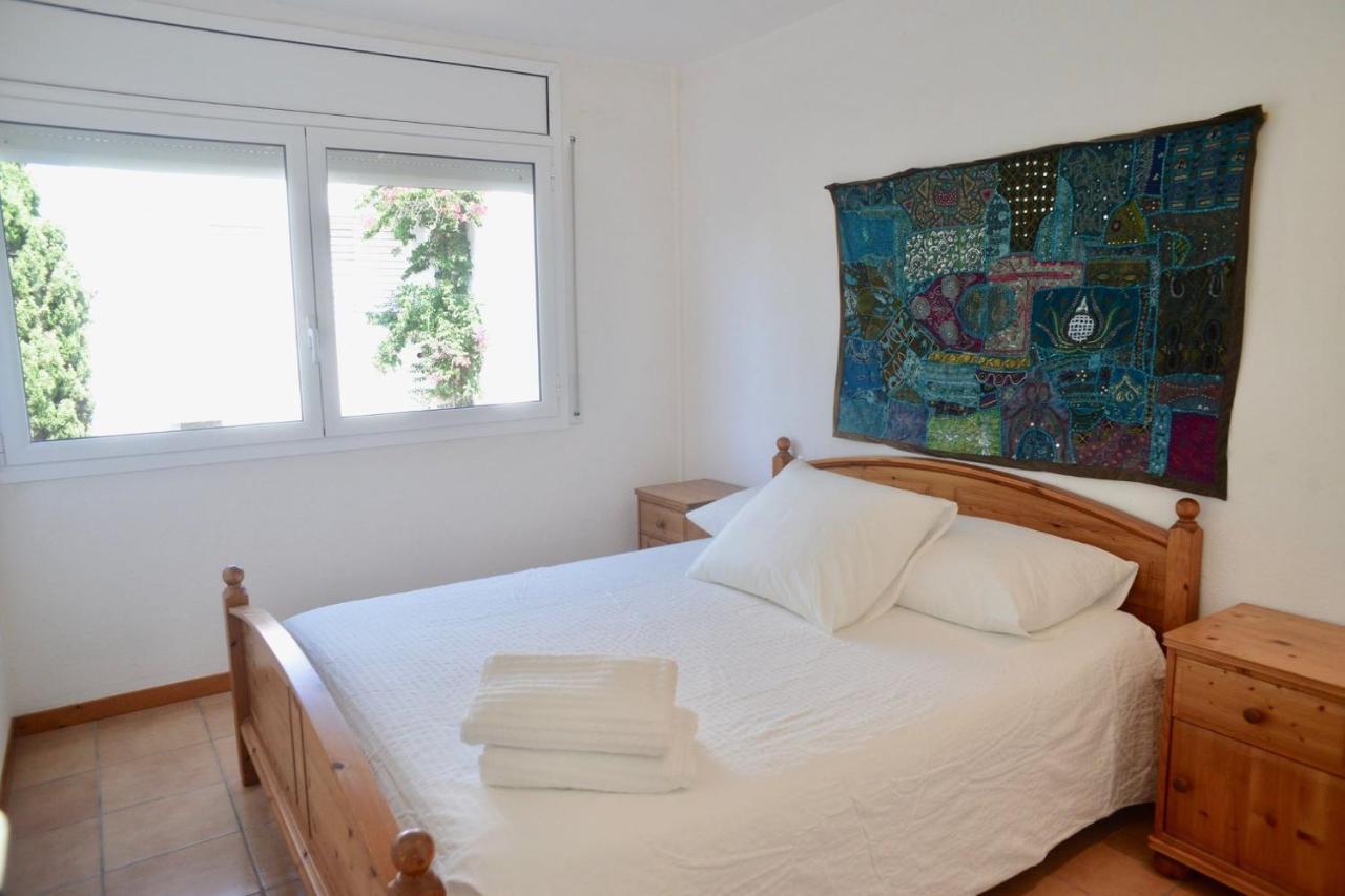 Beachfront Duplex With Terrace And Sea Views - Cadaques Exterior photo