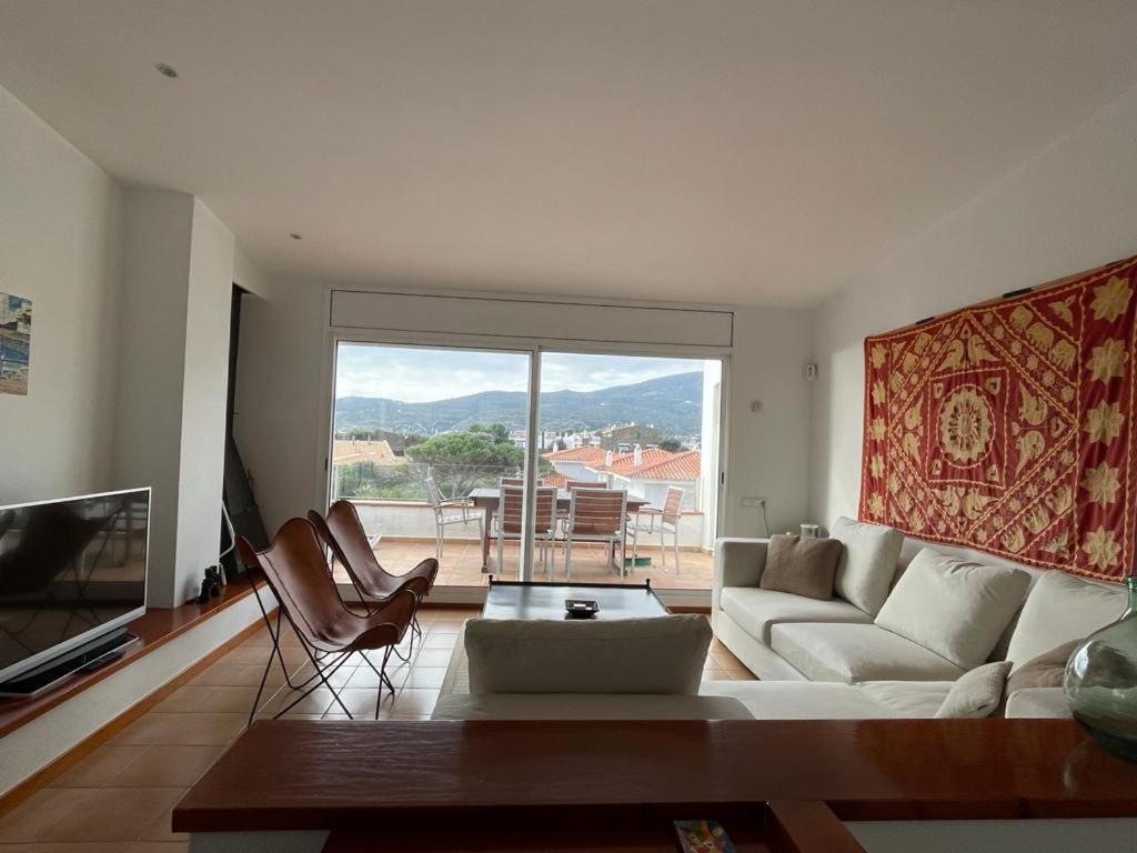 Beachfront Duplex With Terrace And Sea Views - Cadaques Exterior photo